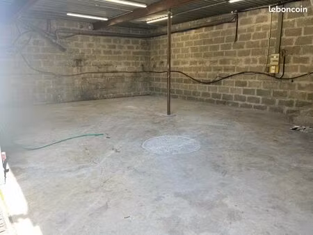 local d’activité 150m2+bureau 80m2