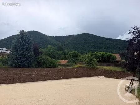 terrain 708 m² chirens