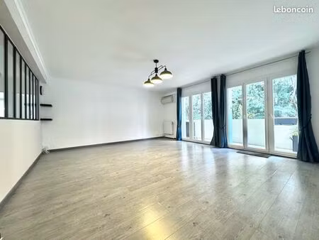 grand t5 de 116m2 - proche centre ville - terrasse & parking - calme et lumineux