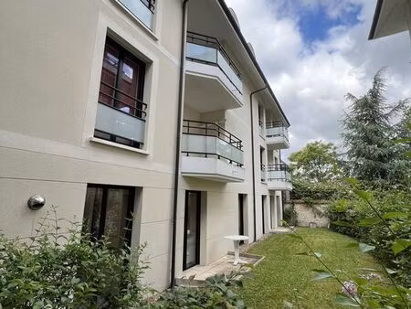 studio 1 pièce 28 m²