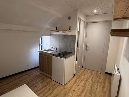 chambre avec commodité