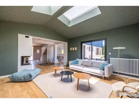 maison 7 pièces 205 m²