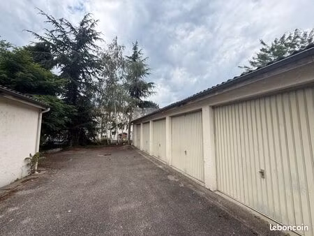 garage/box andrezieux boutheon