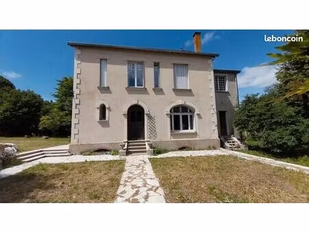 maison village parc arboré clos