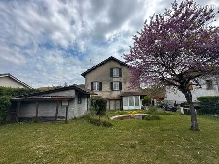 maison de caractère d'avant 1937 avec jardin