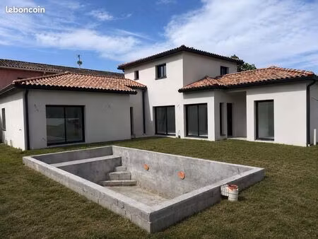 villa 4 pièces 149 m²