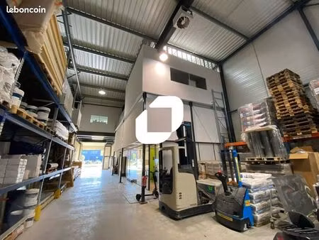 local d'activité 607 m²