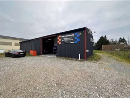 location hangar commercial
