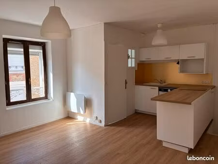 agréable f2 rue du mont d'arène