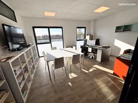 bureaux 106 m² – 3 bureaux fermés – lumineux – saint-malo paramé