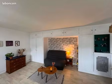 à vendre – studio lumineux avec balcon  parking et cave – rénové bbc 2024