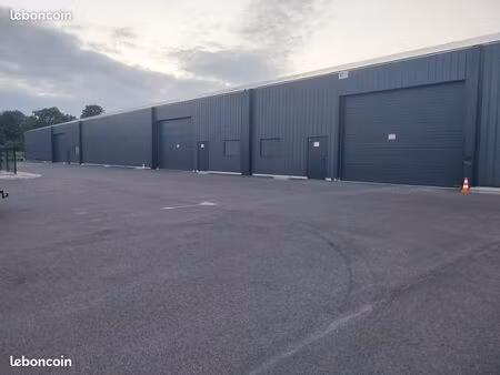 loue box/local de 600 m2 sur lorris