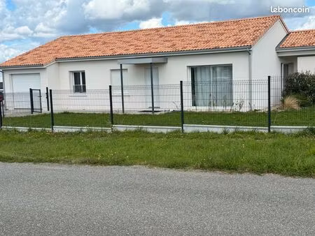 maison neuve avec trois chambres