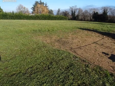 terrain constructible - marcilly le châtel