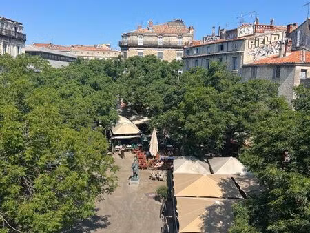 montpellier écusson – appartement dans immeuble du xviie siècle avec vue sur la place jean