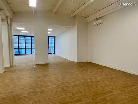 bureaux 150 m²