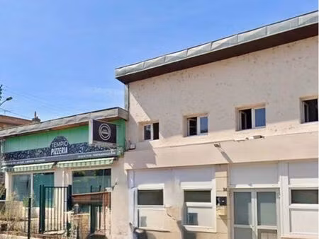 mur commerciaux occupé