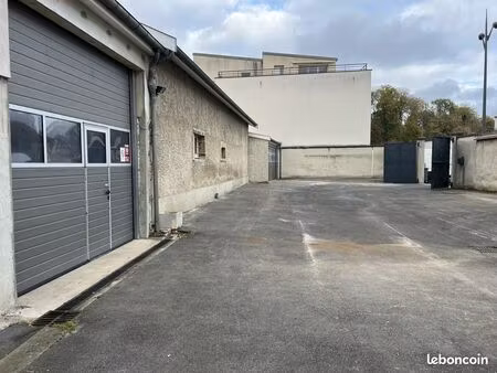 local 194 m² cormontreuil