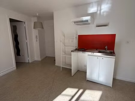 à louer studio 350 libre de suite