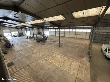 local d'activite 2032 m² saint pierre des corps