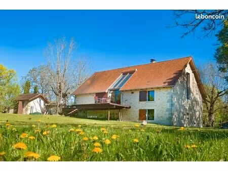 magnifique grange renovée au calme  vallée du célé  proche figeac (lot)