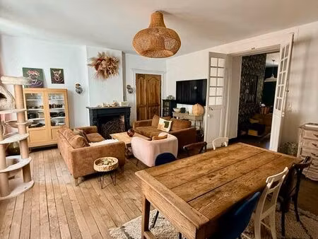 belle maison de ville 19e renovée  avec terrasse  centre historique figeac (lot)