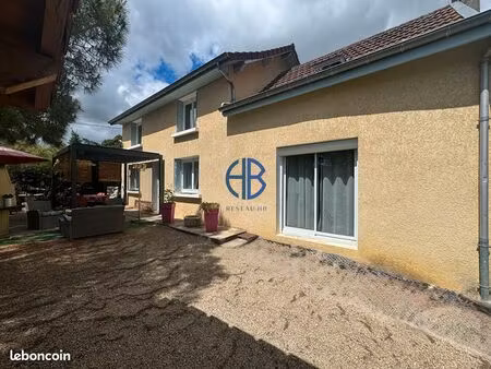 propriété 5 pièces 109 m²