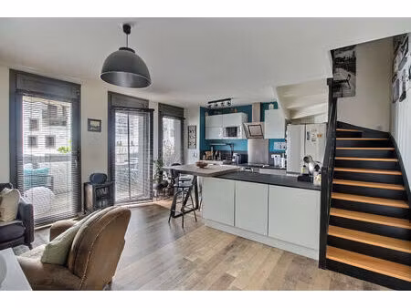appartement en duplex de type 3 pièces 54.03 utiles (51.23 m² carrez) revisité en grand f2