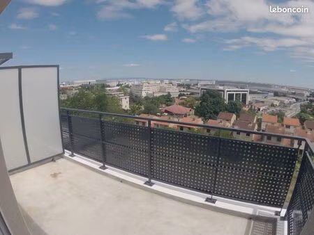 t1 lumineux terrasse proche airbus sans vis à vis