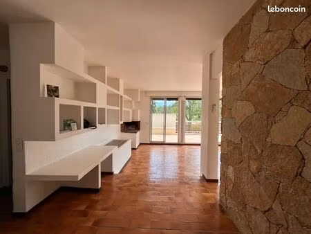 villa 174 m² composée de 2 appartements indépendants -1320 m² jardin