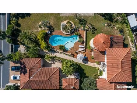 villa de caractère 8 pièces 262 m²