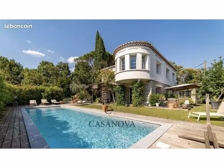 villa 6 pièces 250 m²