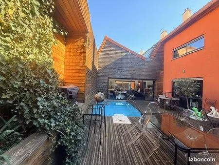 loft/atelier/surface 6 pièces 200 m²