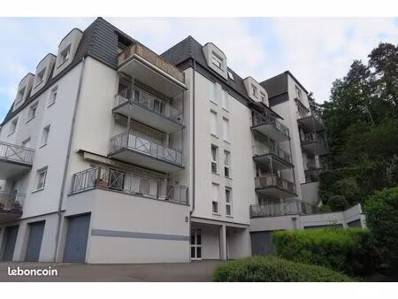superbe appartement en duplex avec 2 terrasses et 2 garages au calme