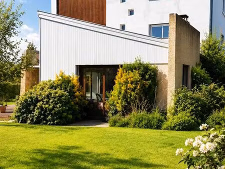 maison d'architecte d’exception de 290 m² sur un terrain de 2600 m²  en plein cœur de la v