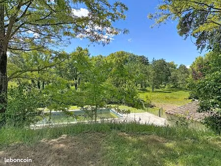 propriété familiale de caractère sur plus d'un hectare de terrain