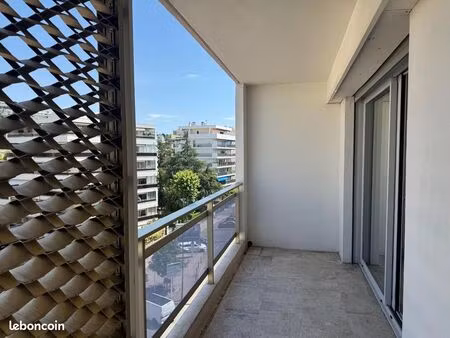 studio 1 pièce 27 m²