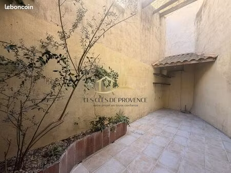 studio 1 pièce 38 m²