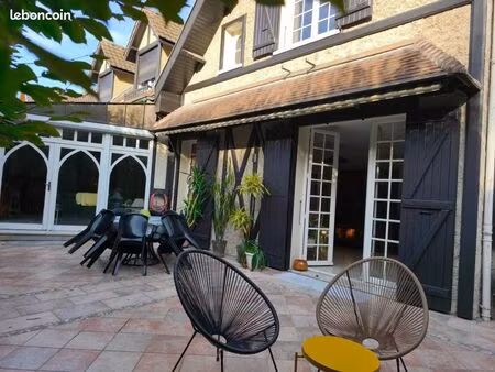 maison 10 pièces 255 m²