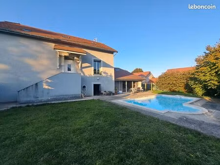 maison 8 pièces 198 m²