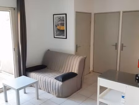 t2 meublé 32 m2 avec petite terrasse et parking   bd de strasbourg