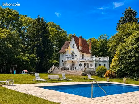 propriété 7 pièces 235 m²