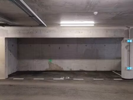 emplacement dans parking securisé
