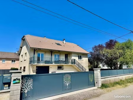 pavillon 6 pièces 130 m²