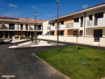 location meublée avec jardins privatifs et place de parking