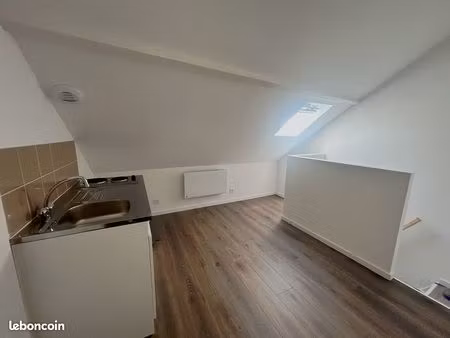 f2 rénové 23 m² – eau + électricité incluses – famars