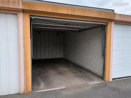 parking/box 1 pièce 14 m²