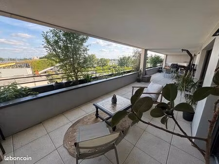t4 terrasse exceptionnelle 60 m² – vue garonne – 1 parking – résidence récente
