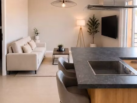 duplex lumineux 80 m² avec grande pièce de vie de 30 m²  terrasse  2 salles d’eau et parki