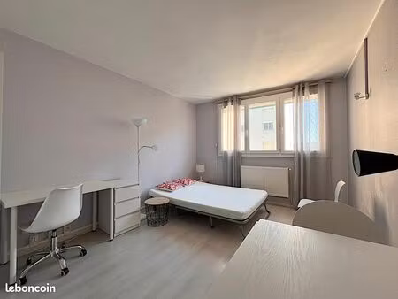 busca t1bis de 28 m² meublé - place de parking
